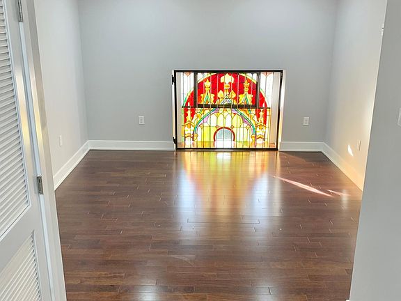 5th image of 302 Richmond St #26