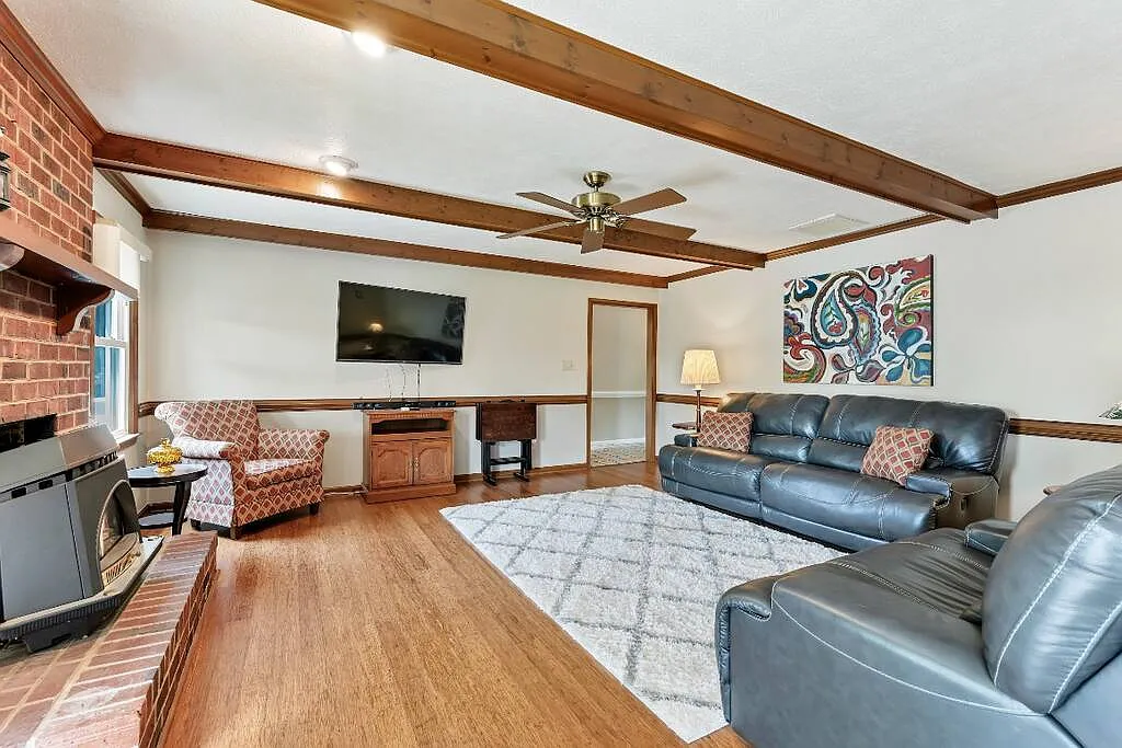 3 bed, 1805 sqft, $3,200 — Photo 1