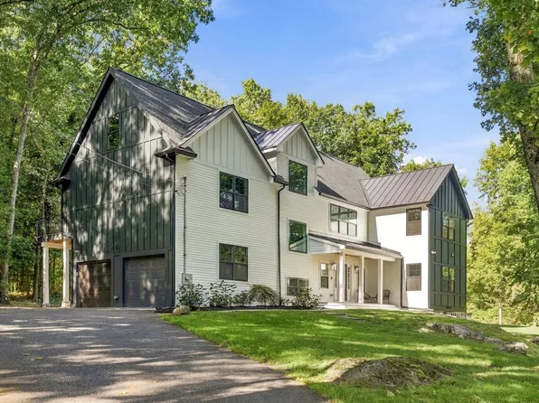 25 Meadowbrook Rd, Dover, MA 02030
