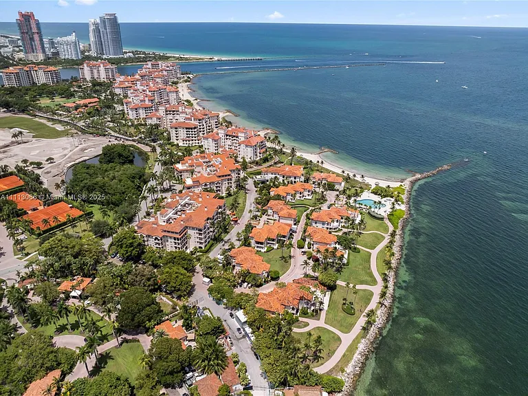 19143 Fisher Island Dr #19143 — Photo 15