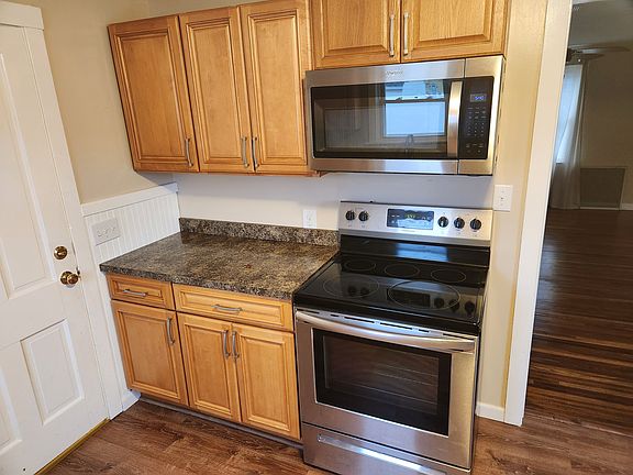 3rd image of 194 Henderson Ave