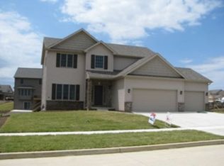 1505 Rathmore Rd, Bloomington, IL 61705