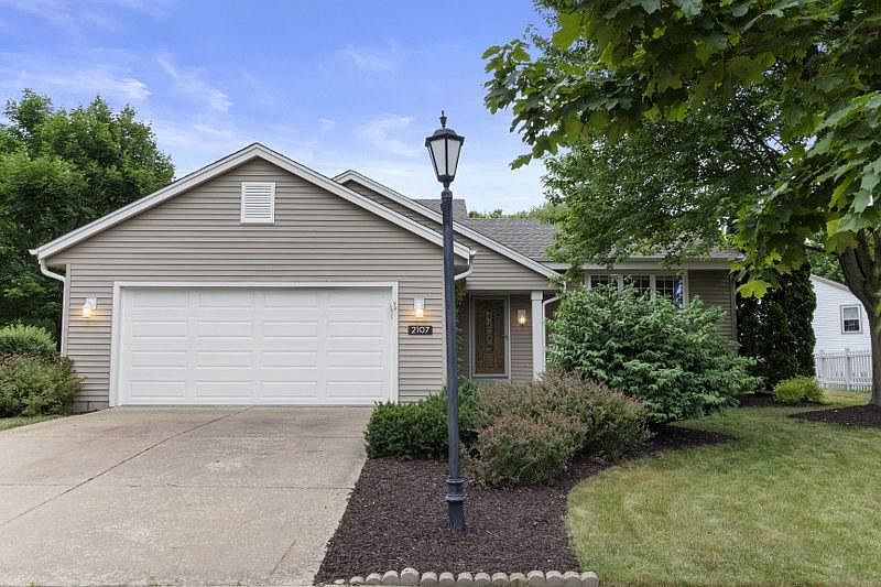 2107 Springbrook N, Waukesha, WI 53186 Zillow