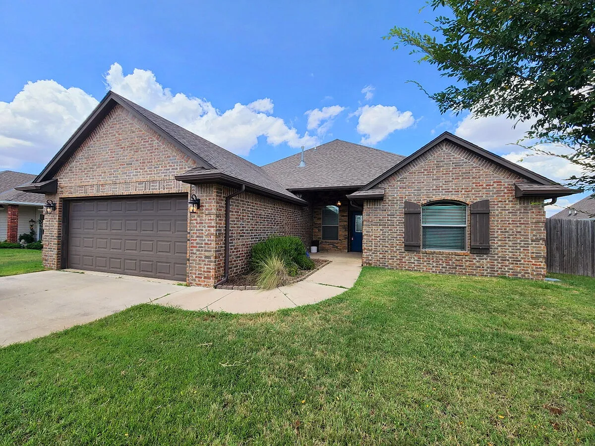 3 bed, 2.5 bath, 1981 sqft, $1,995 — Photo 3