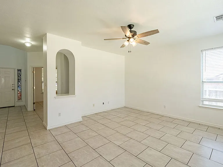 1016 Tom Seaver Pl — Photo 3
