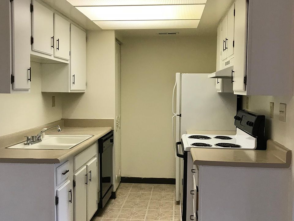 1st image of 16 W Northwood Dr #38
