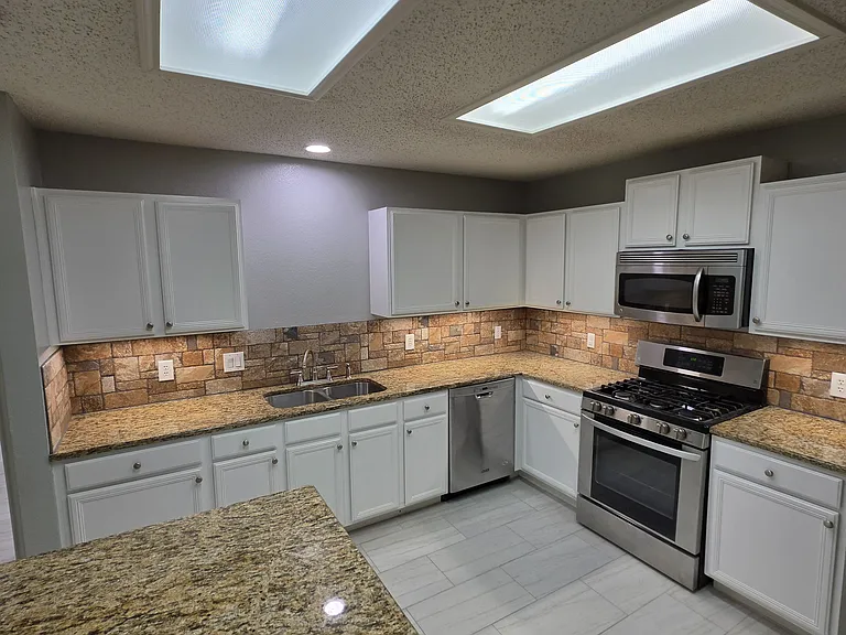 6511 White Oaks Ln — Photo 14
