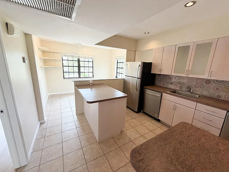 917 NE 16th Ave #16 — Photo 6