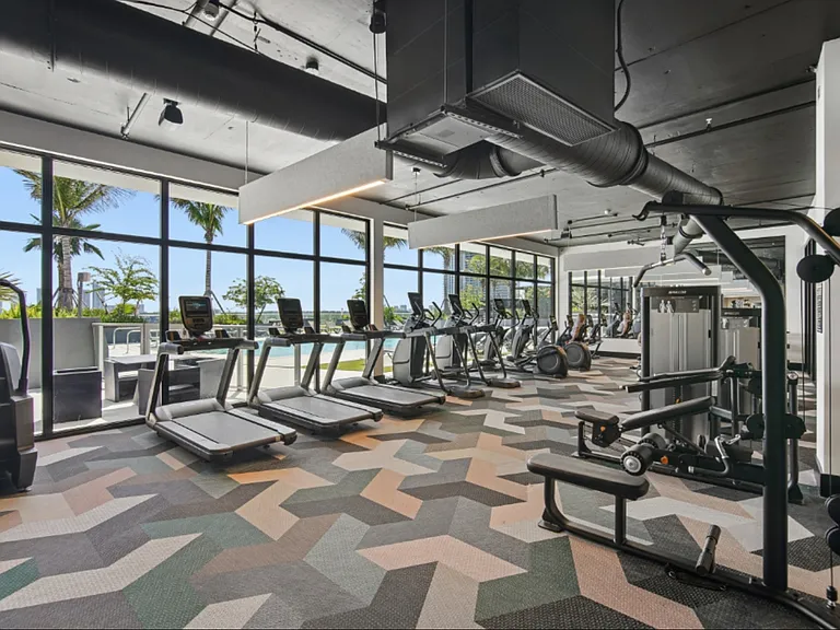 Aura North Miami Beach — Photo 27