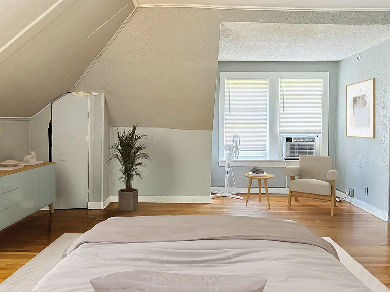 1319 Harbert Ave #5 — Photo 2