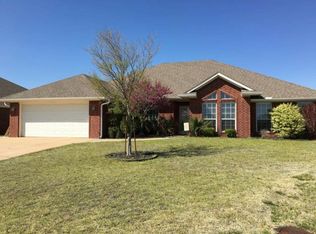 601 Peacock Ln, Altus, OK 73521