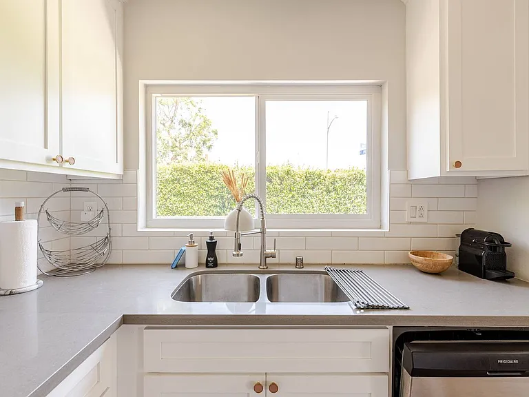 938 E 67th St — Photo 8