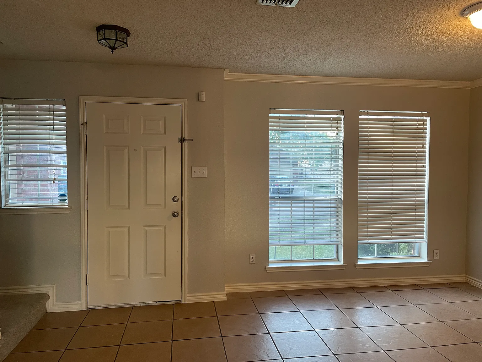 4 bed, 2.5 bath, 2102 sqft, $2,395 — Photo 3