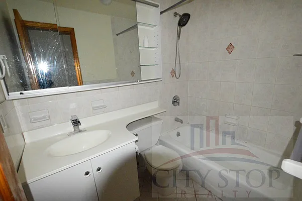 Rented by City Stop Realty | media 20