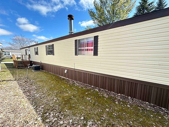 4th image of W211N11625 Hilltop Cir