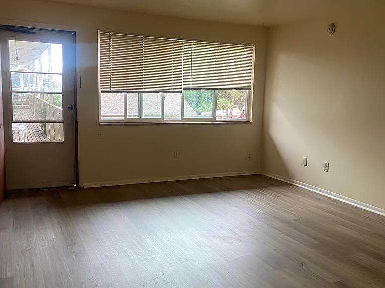2935 College Ave #122 — Photo 2