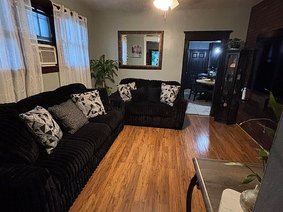 32nd image of 2423 W Garden St