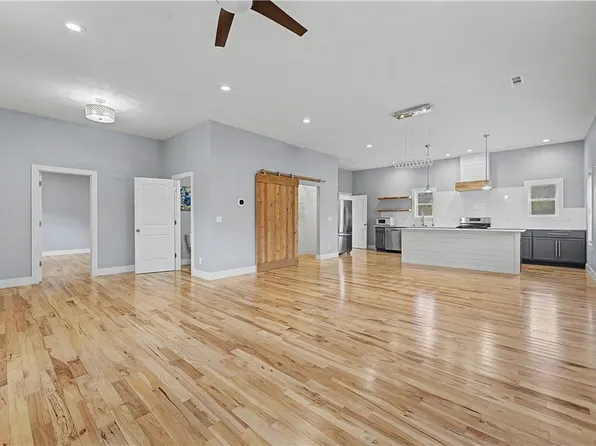 871 W Foothills Dr, Fayetteville, AR 72701