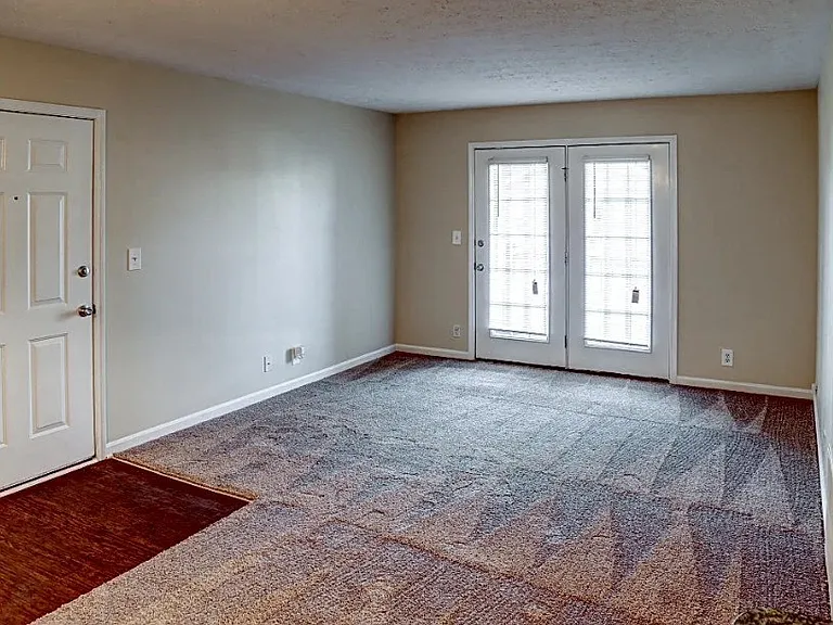 Shelbyville Place — Photo 14