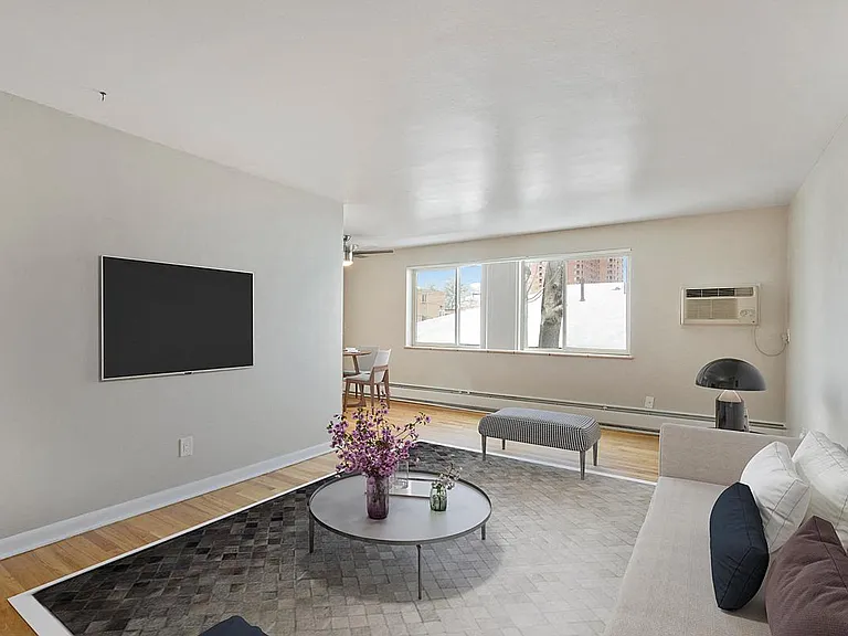 25 Emerson — Photo 7