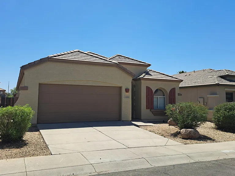 9129 W Alvarado St — Photo 1