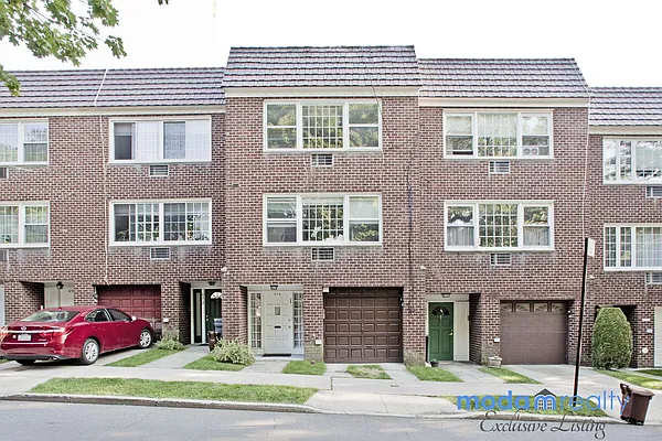 Sold by Moda Realty | media 2