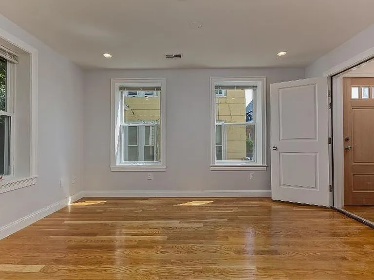 717 Parker St #5 — Photo 2