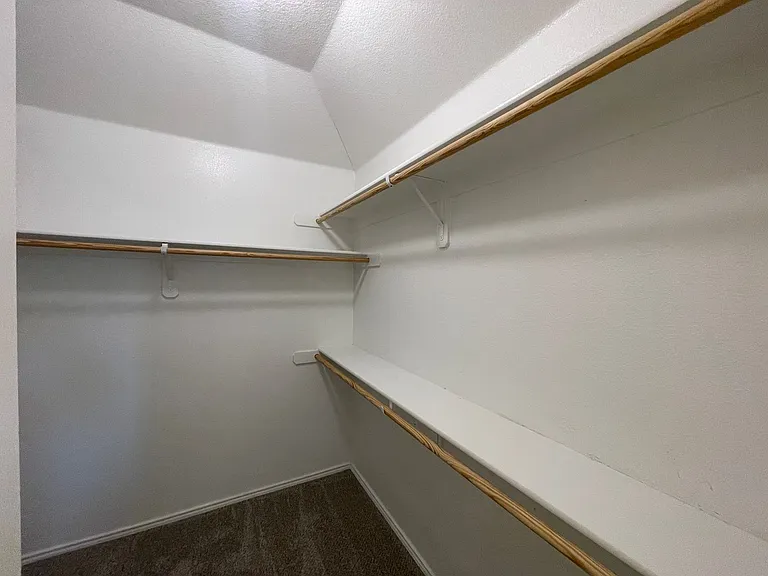 2120 Blakely Ct — Photo 39