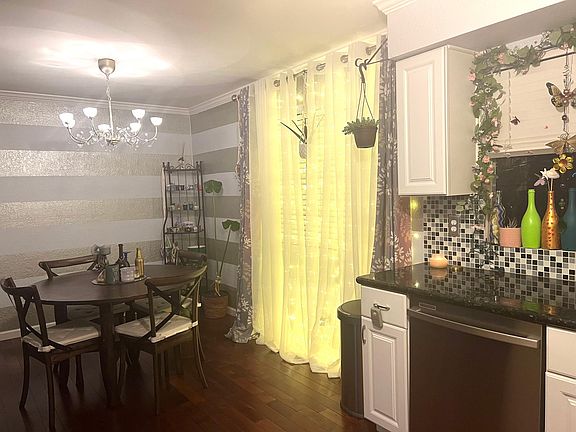 5th image of 506 N Mar Vista Ave APT 2