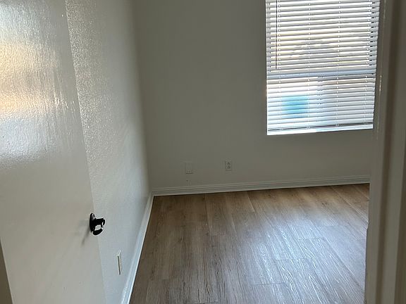 4th image of 1137 N Wedgewood Cir #B