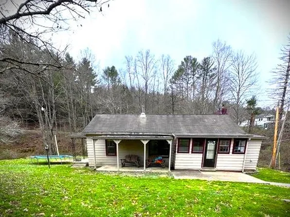 90 Hidden Dr, Scarbro, WV 25917