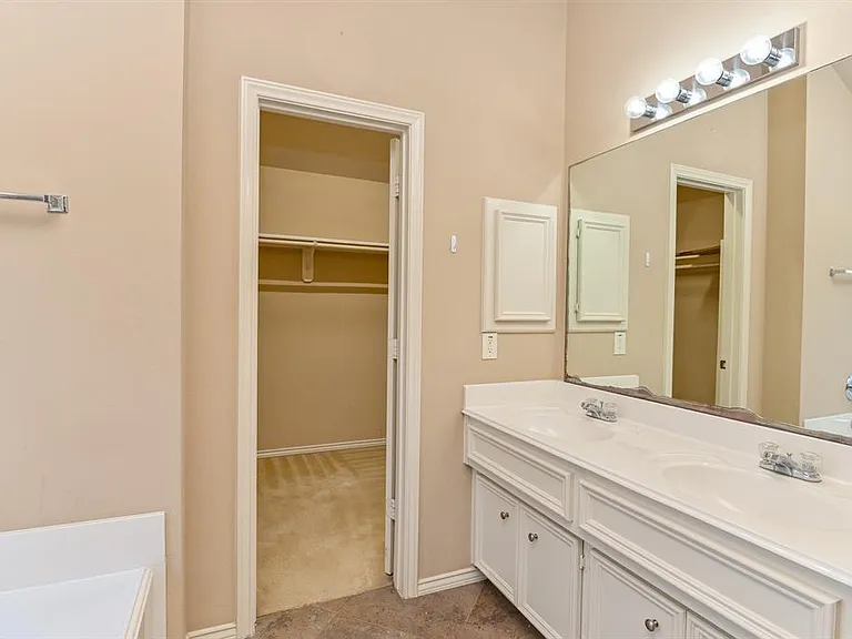2106 Castle Gardens Ln — Photo 23