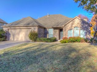 112 S Sycamore Ave, Broken Arrow, OK 74012