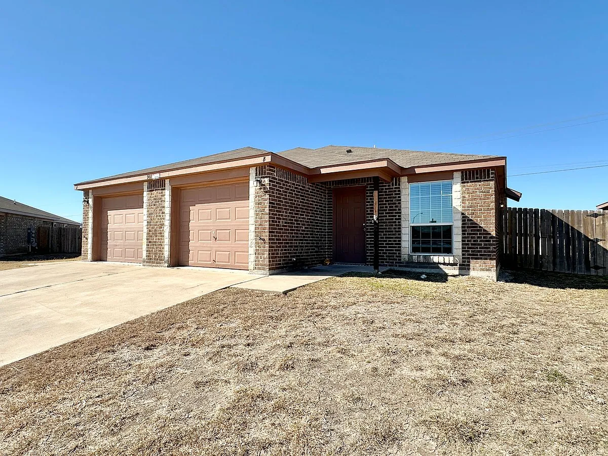 Building Photo - 901 Lasso Dr