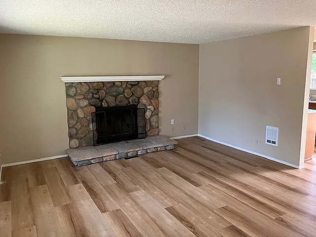 2 bed, 1000 sqft, $1,825 — Photo 3
