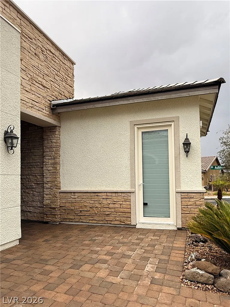 3 bed, 3.5 bath, 2294 sqft, $4,200 — Photo 3