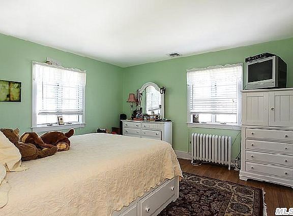 2nd image of 141 Stratford Ave