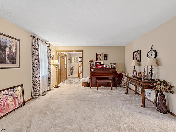 4th image of 2571 Waterbury St NW