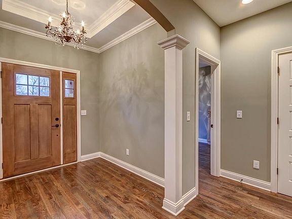 3rd image of 2210 Leestown Rd