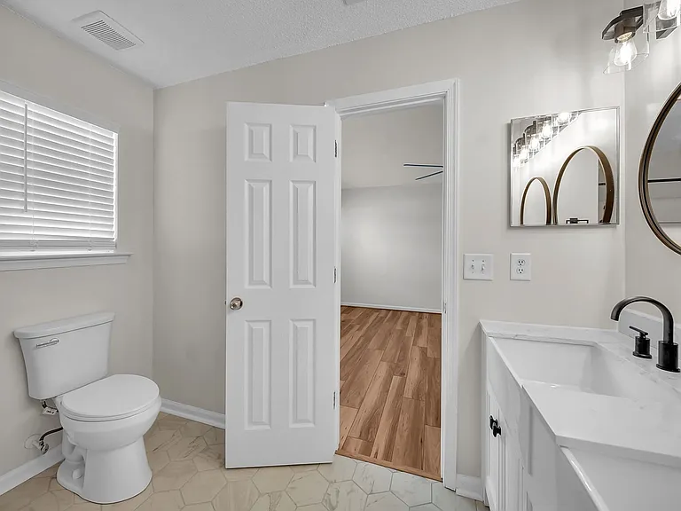 408 Holmes Blvd — Photo 41