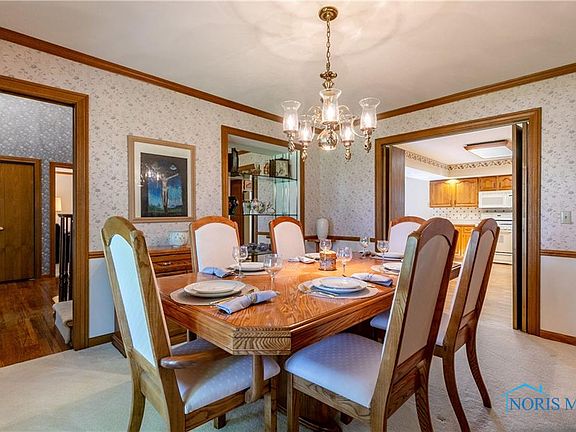 5th image of 375 Valley Ln