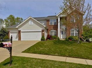537 Oakwood Dr, Fenton, MO