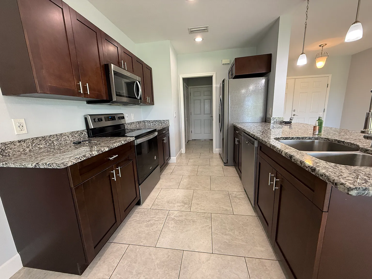 3 bed, 1553 sqft, $1,800 — Photo 2