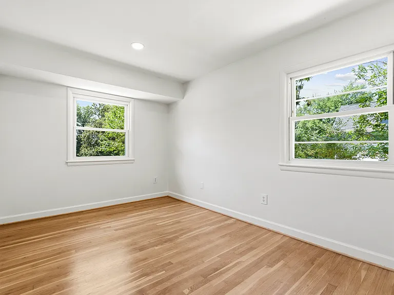 9220 Brian Dr — Photo 25