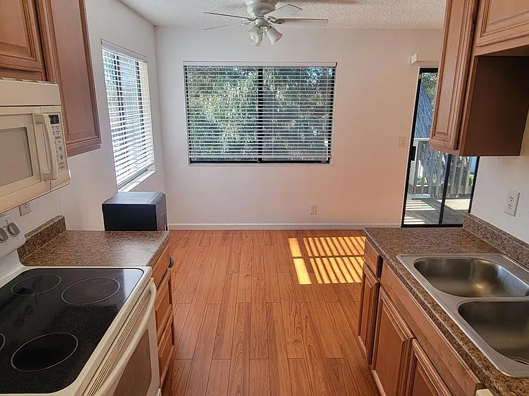 900 Cambridge Dr #108 — Photo 7