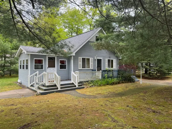 303 Redwine Dr, Houghton Lake, MI 48629
