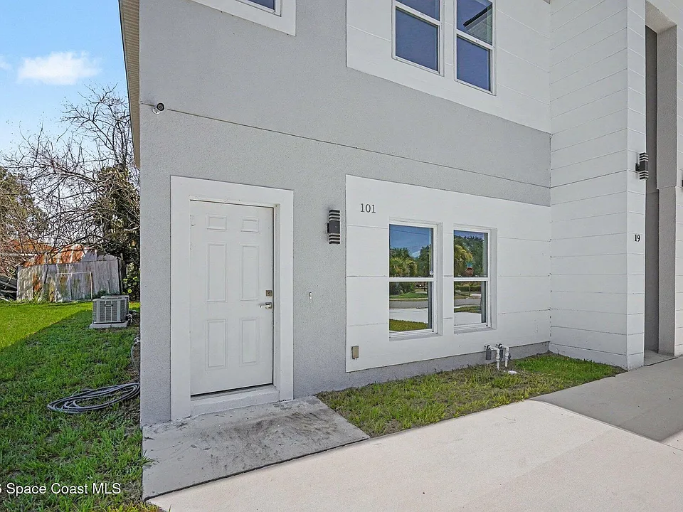19 Travis St #101