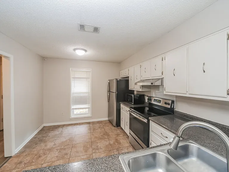 863 Hackberry Dr — Photo 5