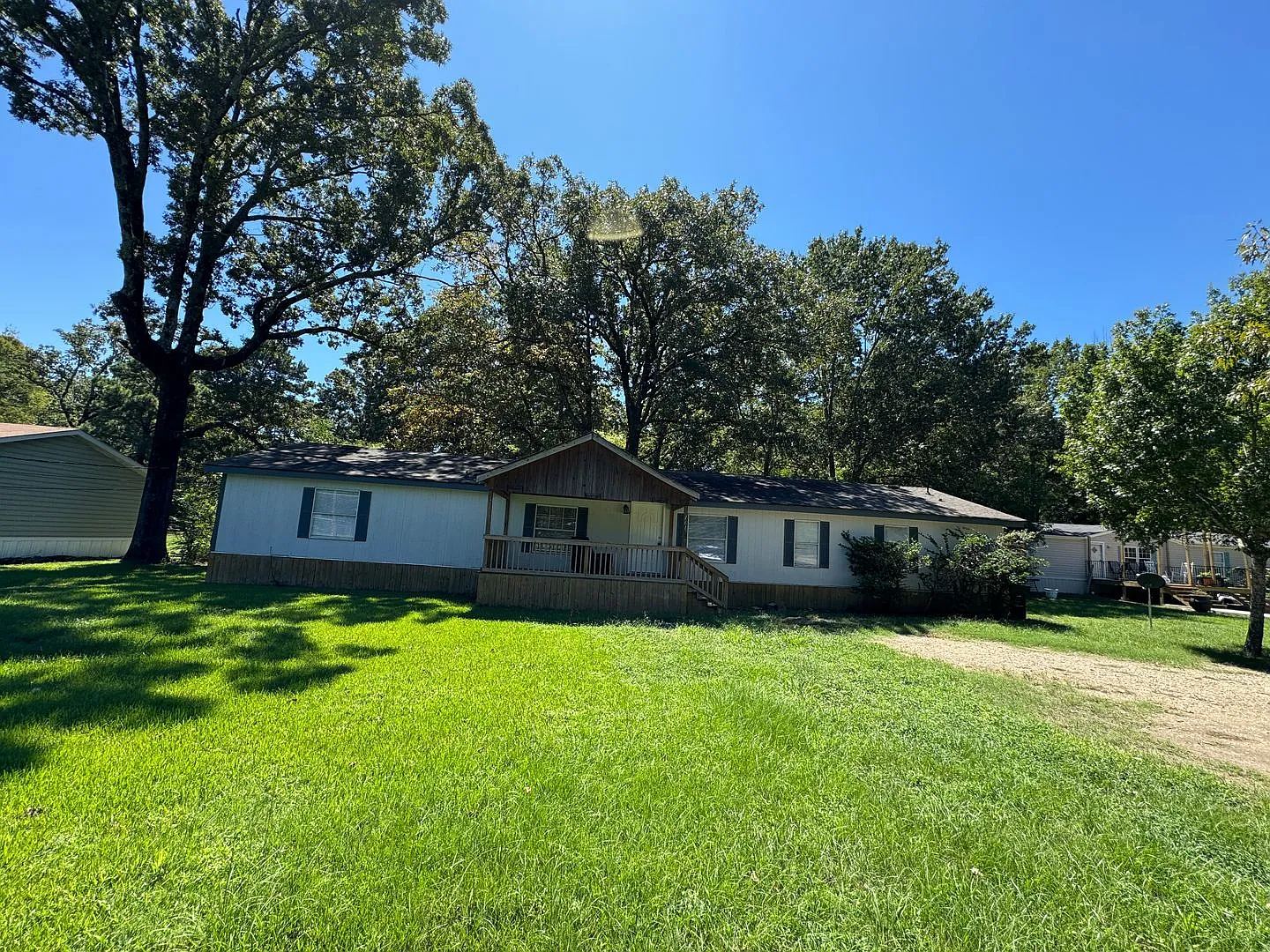Nice 4/2 Mobile Home On Flournoy Lucas — Photo 3