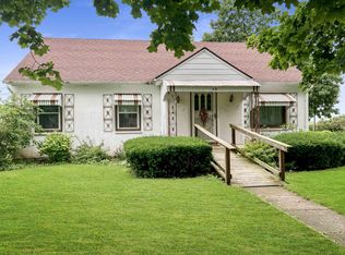 79 School St, Chadwick, IL 61014